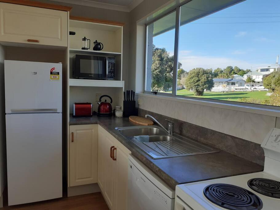 3 Bedroom Holiday Home In Prime Kaikoura Location! Bagian luar foto