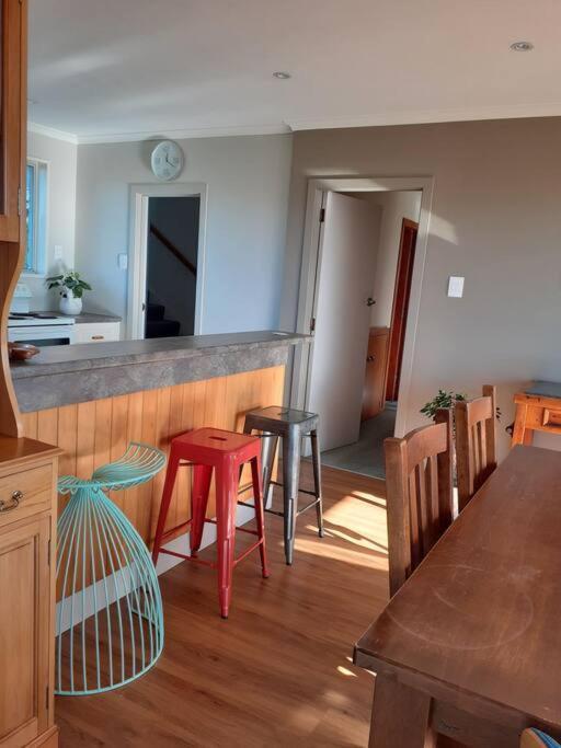 3 Bedroom Holiday Home In Prime Kaikoura Location! Bagian luar foto